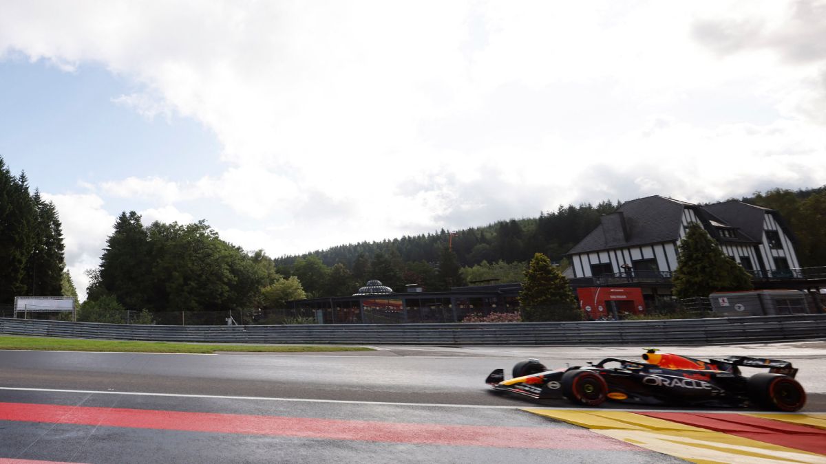 Checo P Rez Saldr Desde La Primera Fila En El Gp De B Lgica Tras