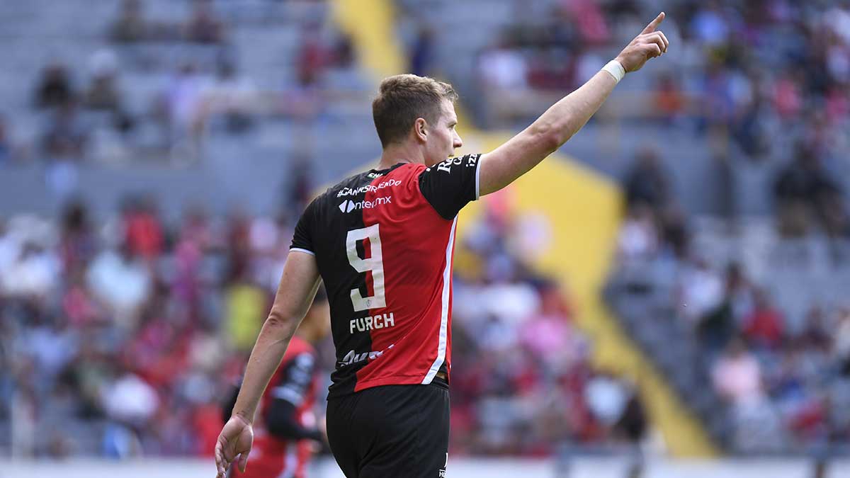 Atlas Se Queda Sin Delanteros Julio Furch Se Va Al Santos De Brasil