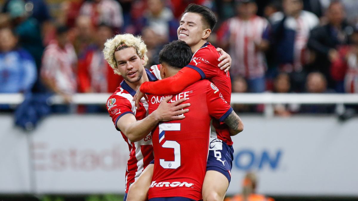 El Efecto Chicharito Chivas Vence Al Toluca Y Consigue Su Primer