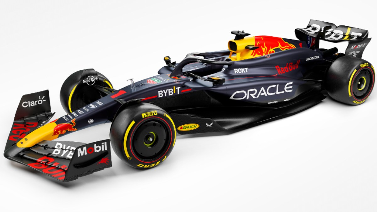 Checo Pérez y Max Verstappen presentan el RB20 el nuevo monoplaza de