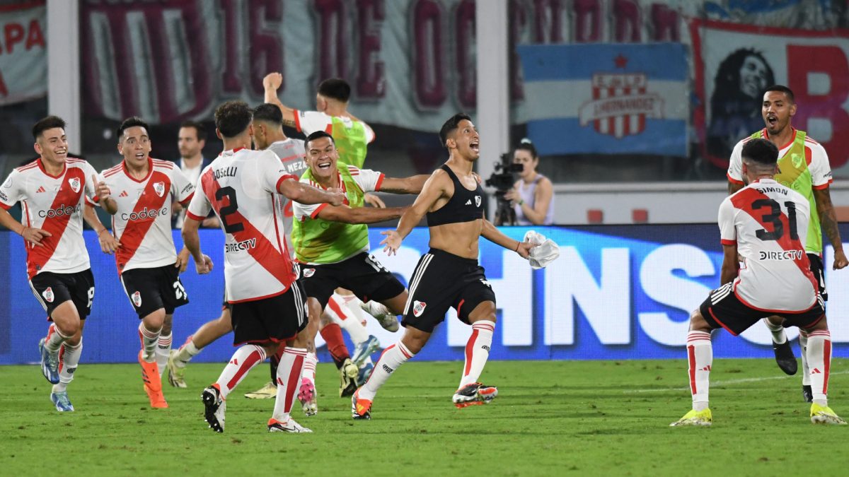 Remontada de campeón River venció a Estudiantes a puro drama y se