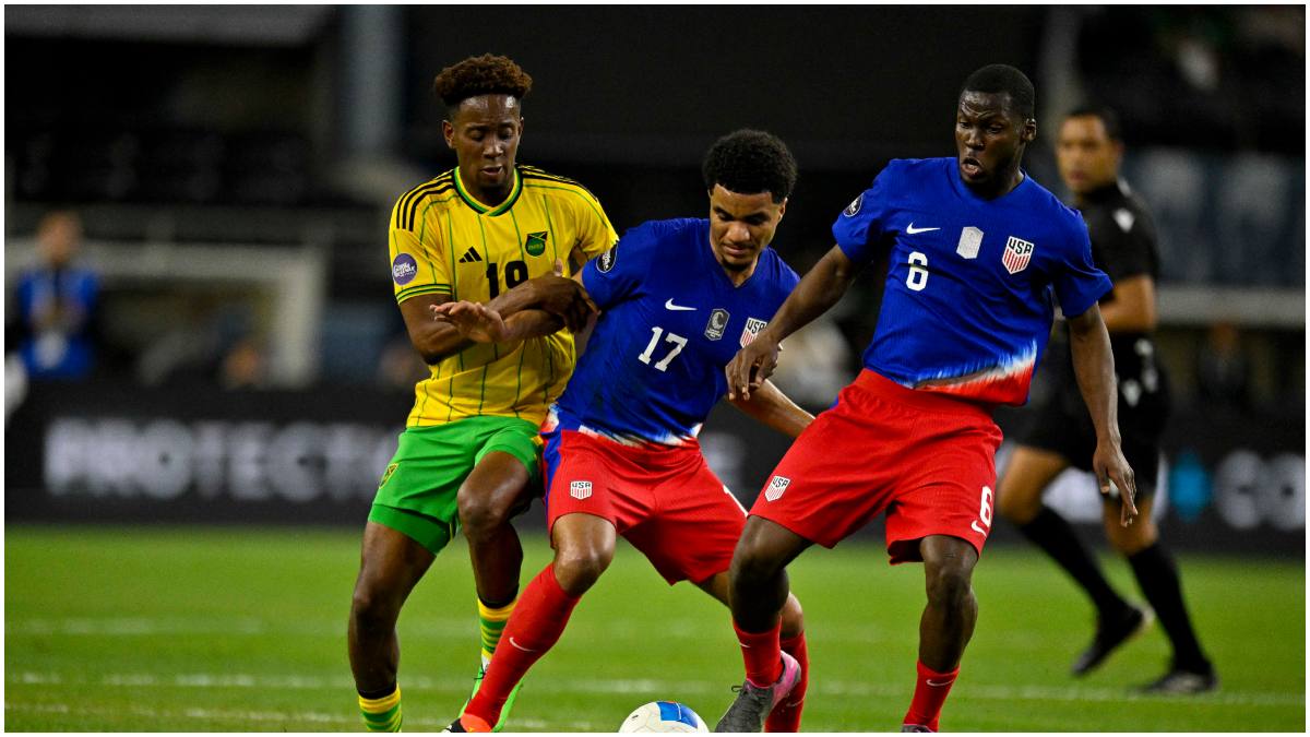 Estados Unidos sufre de más ante Jamaica pero salva el pase a la final