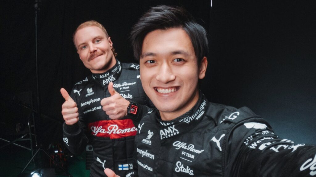 Valtteri Bottas y Guanyu Zhou, pilotos de Alfa Romeo