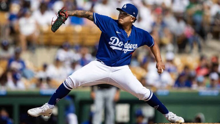 Julio Urías se perfila para ser el abridor de los Dodgers en el Opening Day con apoyo de Clayton Kershaw