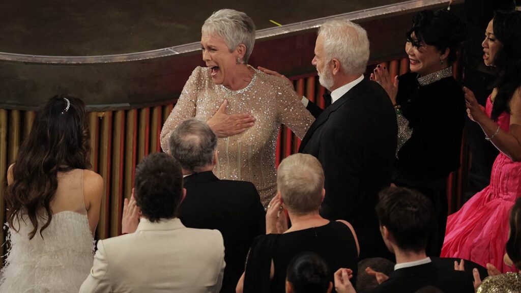 La increíble reacción de Jamie Lee Curtis al ganar el Oscar