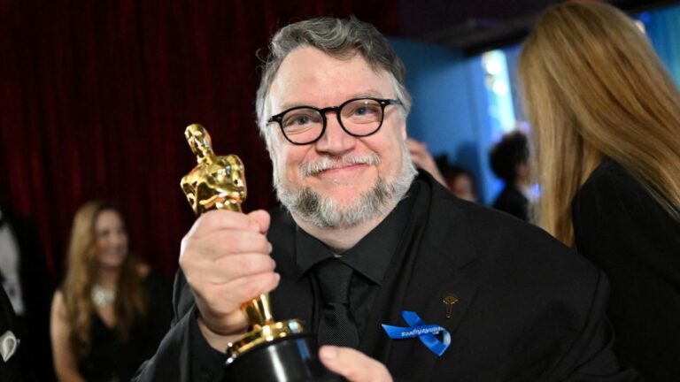Guillermo del Toro, las mejores imágenes de una noche inolvidable en los Premios Oscar 2023