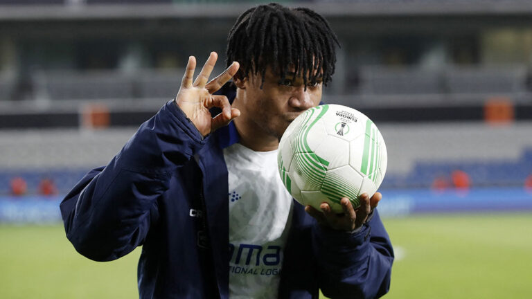 ¡De otro planeta! Delantero del Gent marca un hat-trick en tres minutos