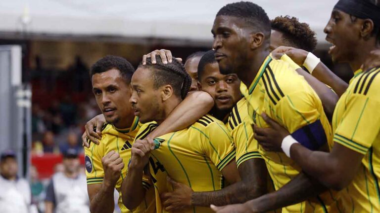 El golazo de Robby Ried  de Jamaica que sorprende a la selección mexicana