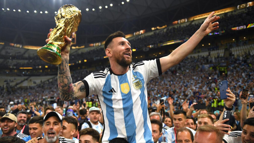 Leo Messi festeja el título de Argentina campeón del mundo