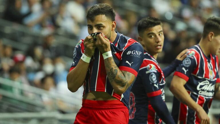 Chivas, necesitado de recuperar la mejor versión de la dupla Vega-Pocho