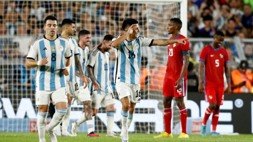 Almada abre la cuenta goleadora de Argentina como vigente campeón del mundo
