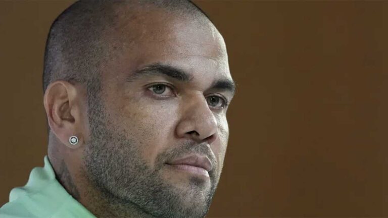 Caso Dani Alves: Exponen mensajes entre la prima de la víctima y el amigo del futbolista brasileño