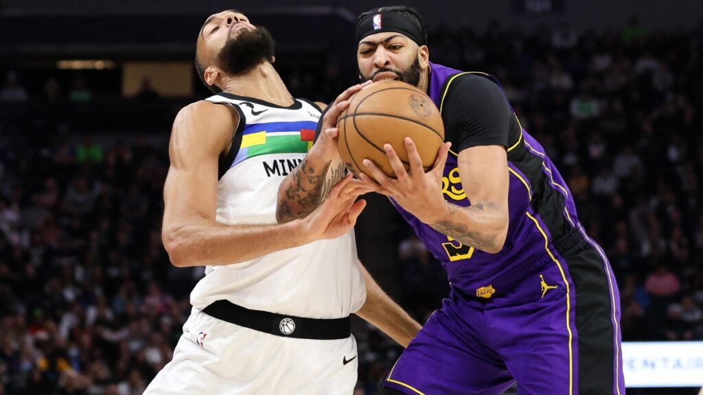 Lakers vencen a Wolves y los rebasan en el Oeste

