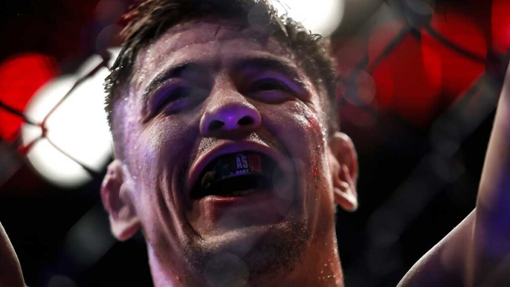 El campeón de peso mosca de UFC quiere seguir haciendo historia | AP