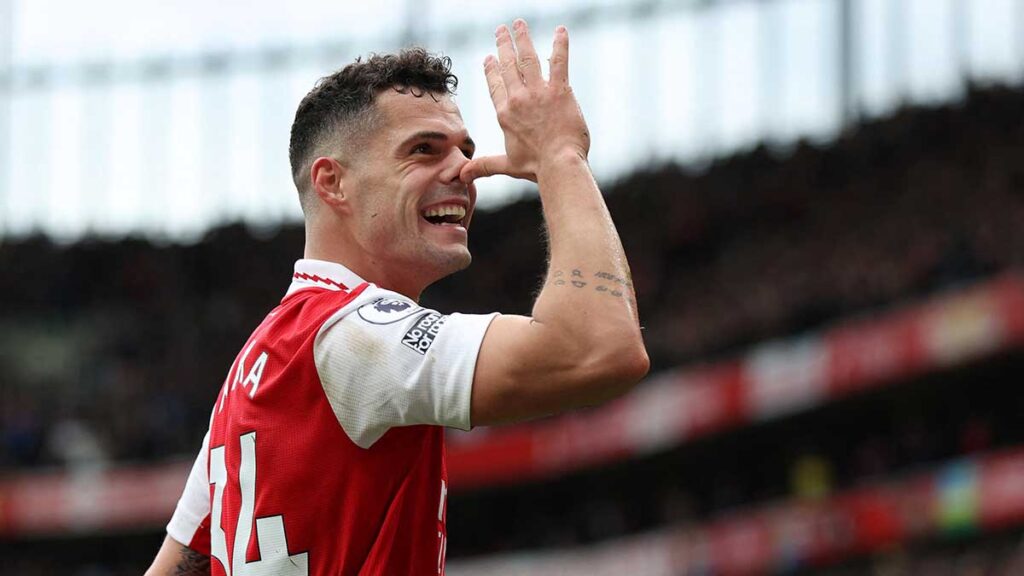 Granit Xhaka celebra el tercer gol del Arsenal. Reuters
