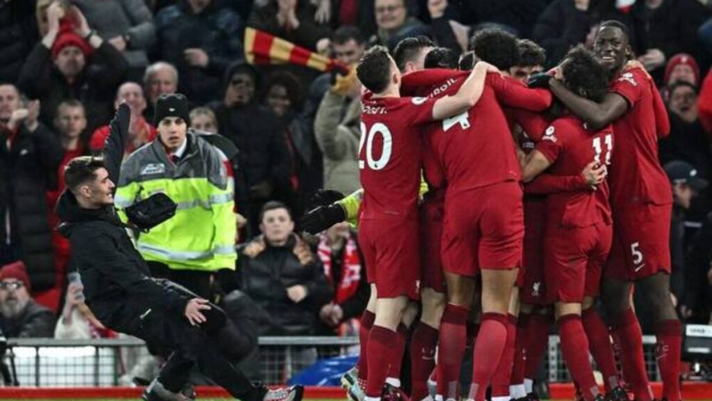 Liverpool celebrando goleada ante el M. United