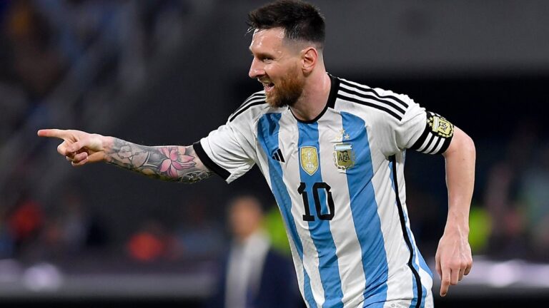 ¡Messi llega a 100 goles con Argentina!
