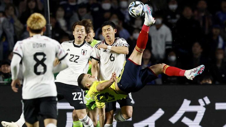 El espectacular golazo de chilena de Santos Borré da el triunfo a Colombia ante Japón