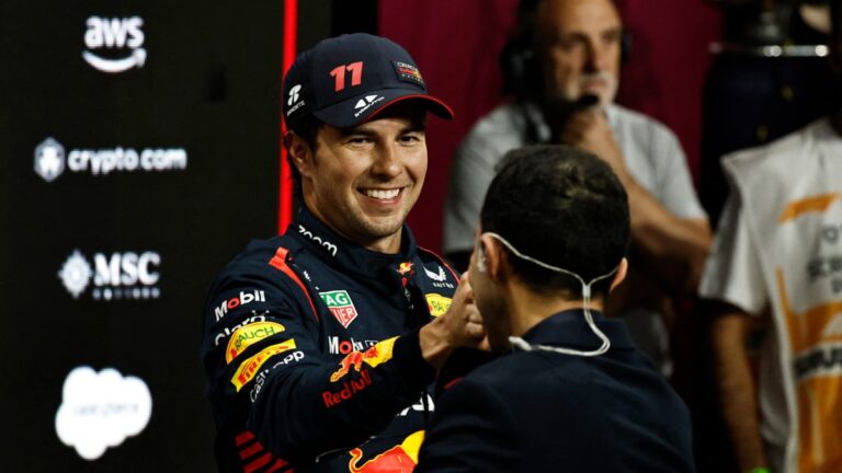 Qué necesita Checo Pérez para ‘robarle’ el primer lugar del campeonato de pilotos a Max Verstappen