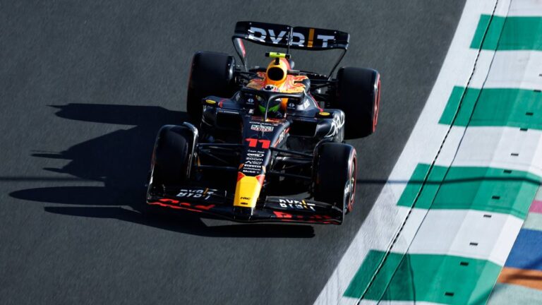 Red Bull vuelve a dominar: Verstappen primero y Checo Pérez segundo en las prácticas libres del GP de Arabia Saudita