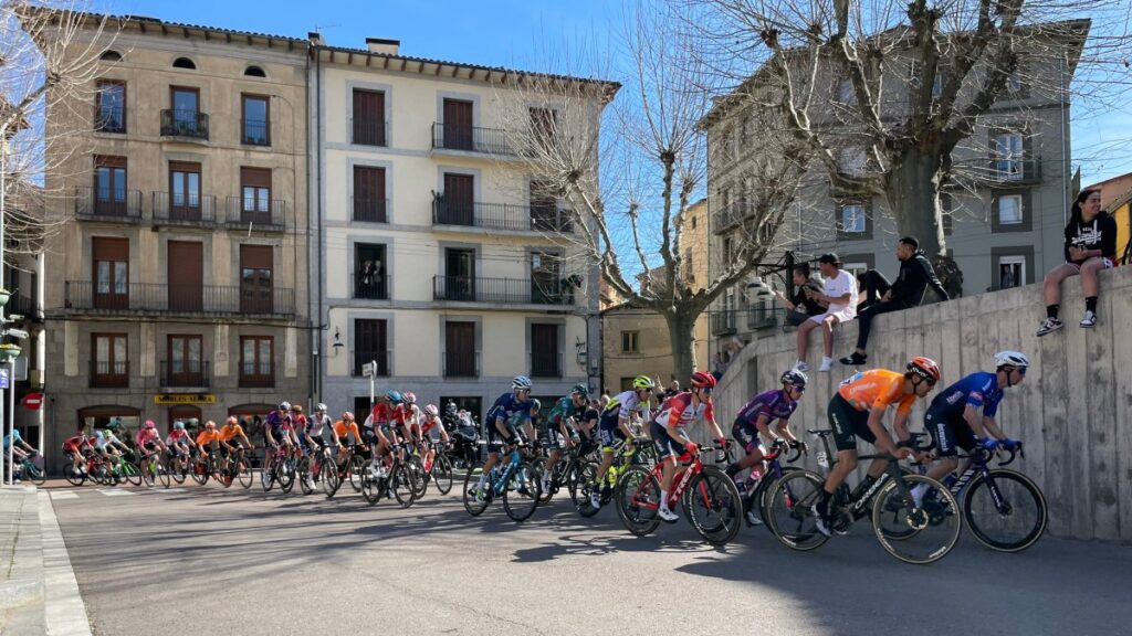 Clasificaciones en la Vuelta a Cataluña. - @Aj_Ripoll.
