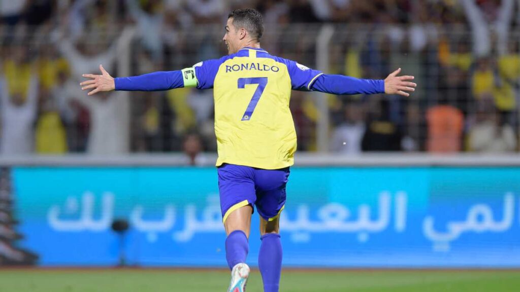 Cristiano Ronaldo festeja una anotación del Al Nassr