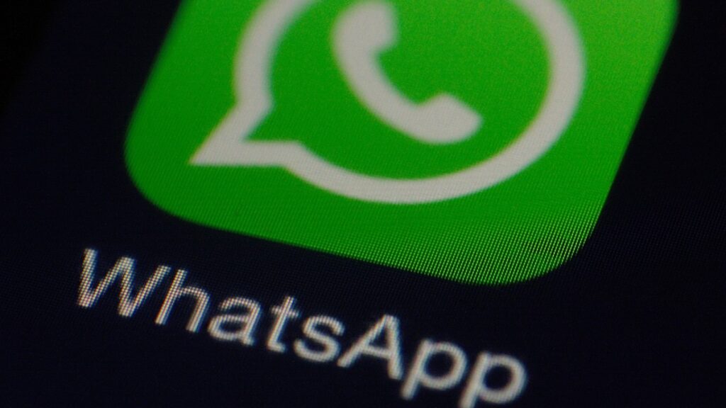 ¿Cuál es el error que WhatsApp arreglará y mejorará las encuestas en la aplicación?