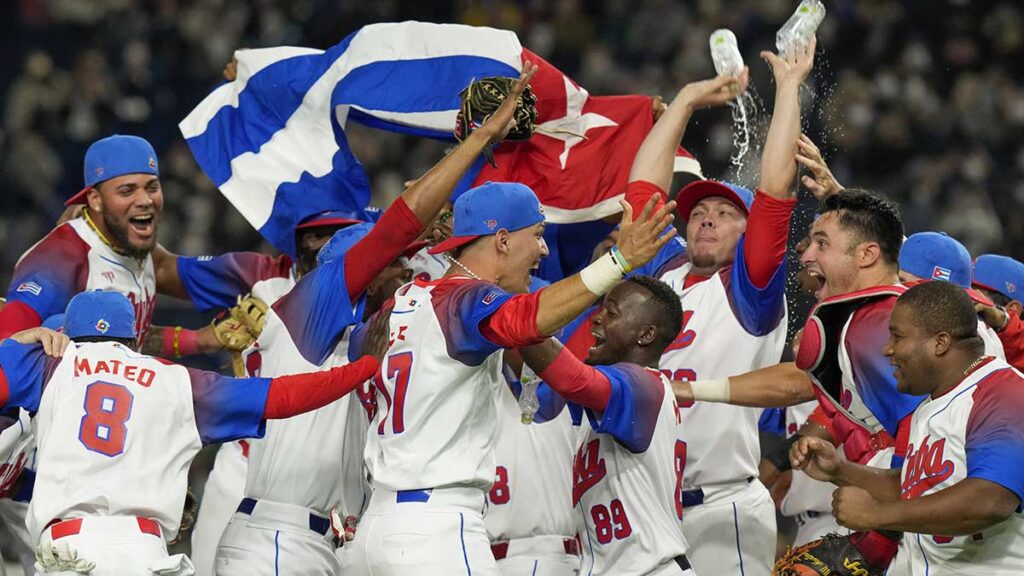 Los jugadores de Cuba celebran la victoria 4-3 ante Australia en los cuartos de final. AP