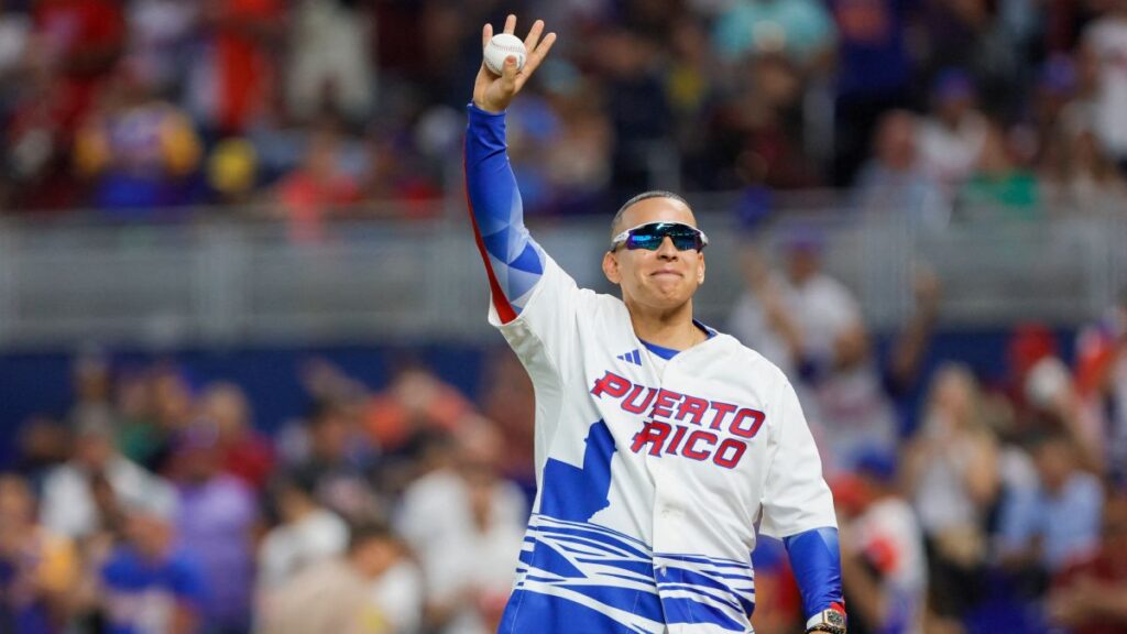 El cantante de reggaton, Daddy Yankee arrastra una maldición que podría afectar a la novena mexicana en el Clásico Mundial de Béisbol