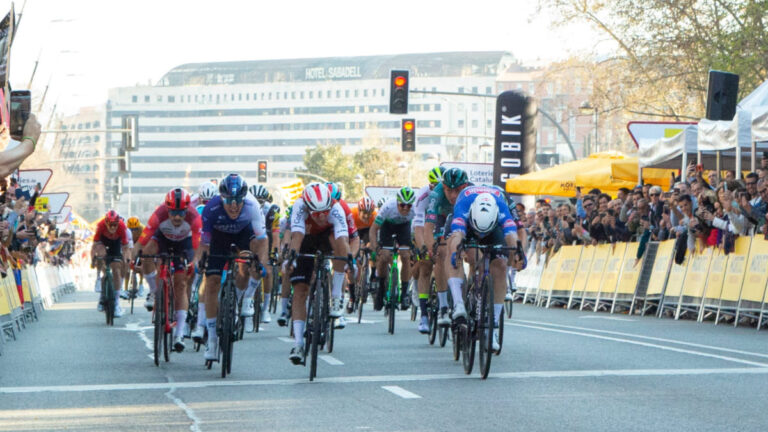 Clasificación general de la Vuelta a Cataluña tras la etapa 4: Roglic y Evenepoel siguen sin sacarse diferencias
