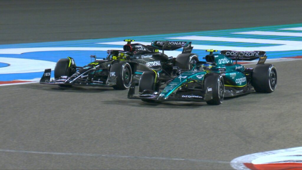 Fernando Alonso supera a Lewis Hamilton en Bahréin