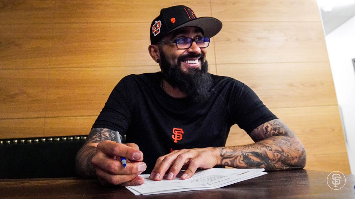 Sergio Romo consigue primer salvamento de la temporada