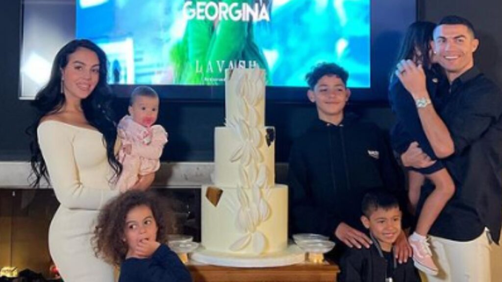 Georgina Rodríguez, pareja de Cristiano Ronaldo, reveló cómo se comportó el futbolista tras la muerte de su pequeño hijo.
