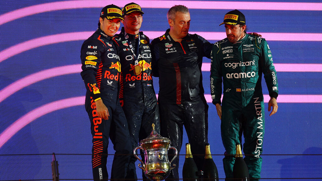Max Verstappen y Checo Pérez hacen el 1-2 para Red Bull. Reuters