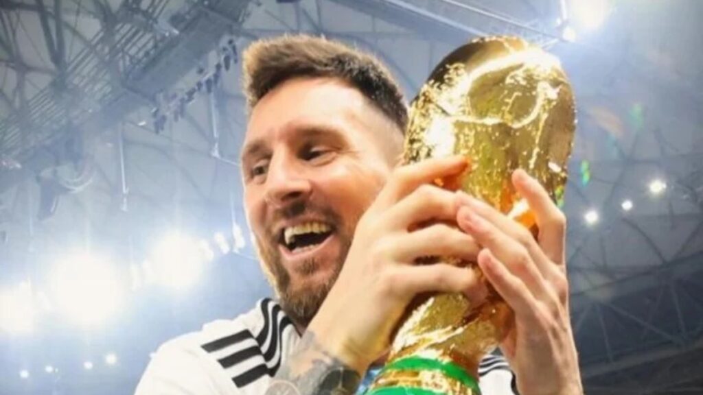 Leo Messi subió un posteo a Instagram con la Copa del Mundo.