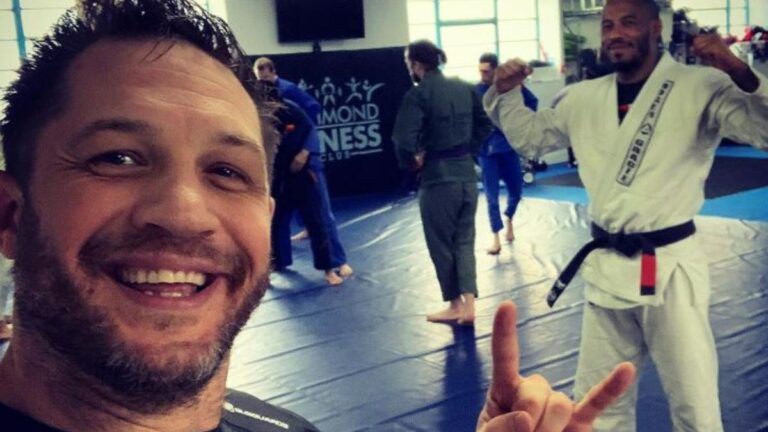 Tom Hardy presume sus habilidades en el jiu-jitsu brasileño