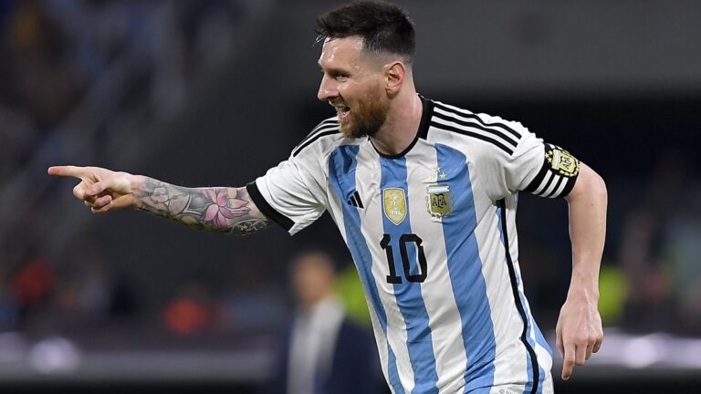 Messi se reporta con triplete ante Curazao y rompe la marca de los 100 goles con Argentina