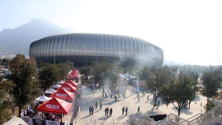 Estadio de Rayados recibe a directivos de FIFA para el Mundial de 2026