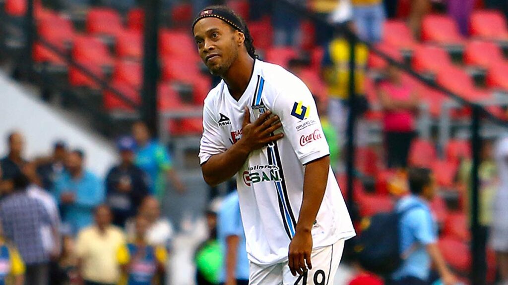Ronaldinho pide paz en Querétaro