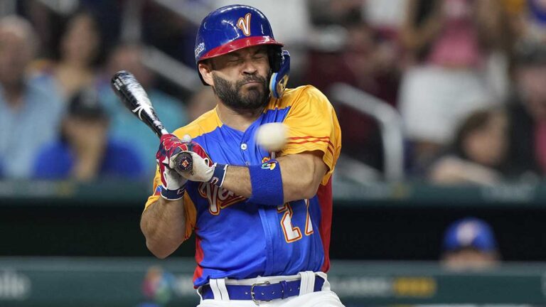 José Altuve sufrió una fractura en el pulgar de la mano derecha y tendrá que ser operado