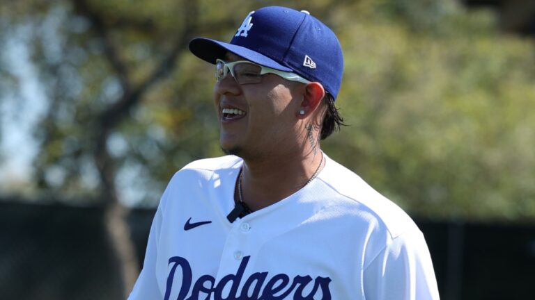 Julio Urías y 8 ganadores del Cy Young son elegidos como abridores para el Open Day de la MLB