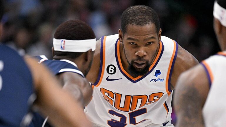 ¡Se encienden las alarmas! Kevin Durant se lesiona en triunfo de Suns ante el Thunder