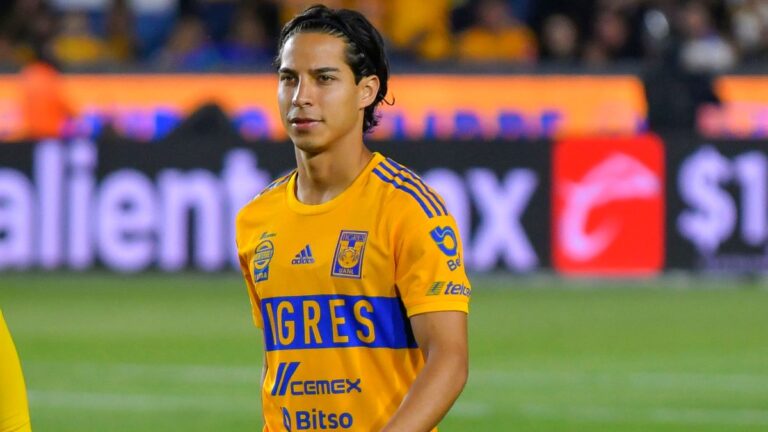 Diego Lainez descarta tener problemas con André-Pierre Gignac