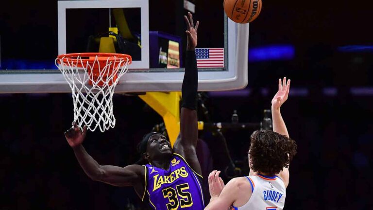 Los Lakers vuelven a ganar sin LeBron y ya son octavos en el Oeste