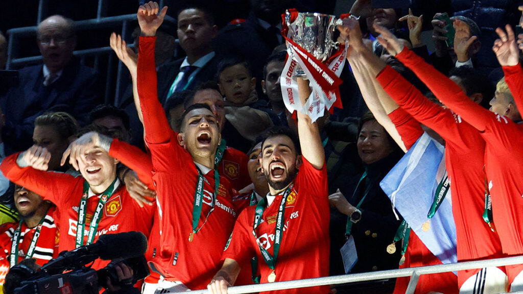 Manchester United gana su primer título desde 2017 al vencer al Newcastle en la final de la Carabao Cup