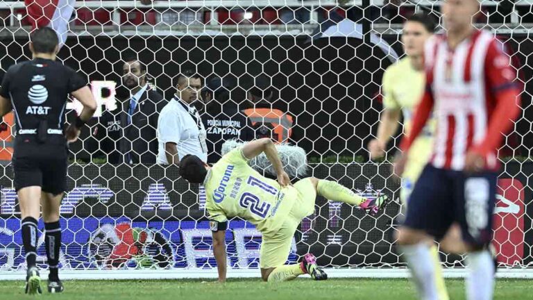 Henry Martín emula festejo de Cuauhtémoc Blanco en cuarto gol del América