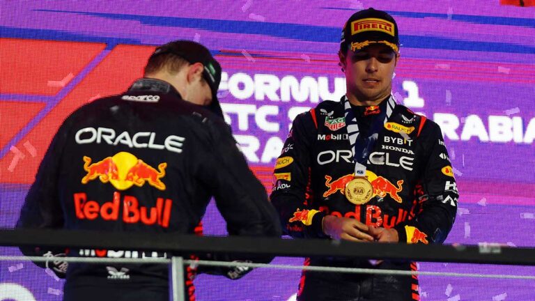 Checo Pérez ante la polémica en Red Bull por la vuelta rápida de Max Verstappen: “Al final tengo que confiar en mi equipo”