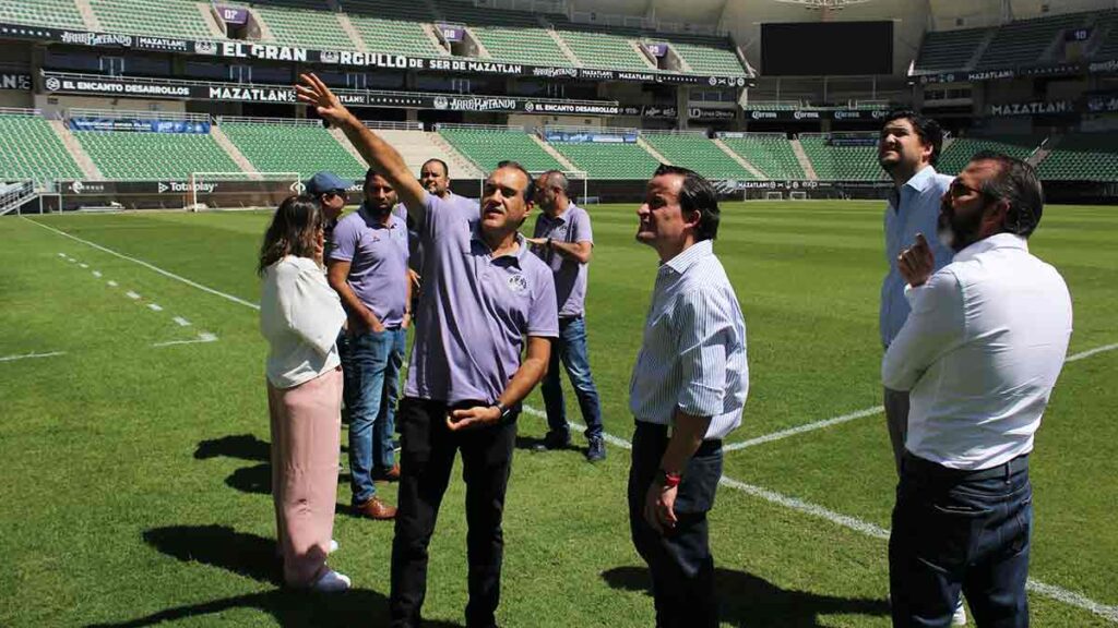 Mikel Arriola visita las instalaciones del Mazatlán FC