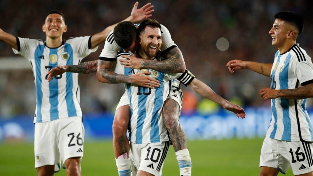 El festejo de Messi tras conseguir los 800 goles. Reuters