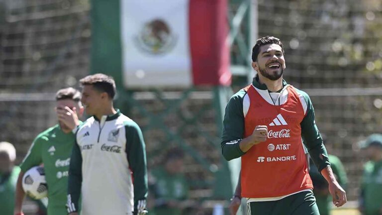 La selección mexicana parte rumbo a Surinam